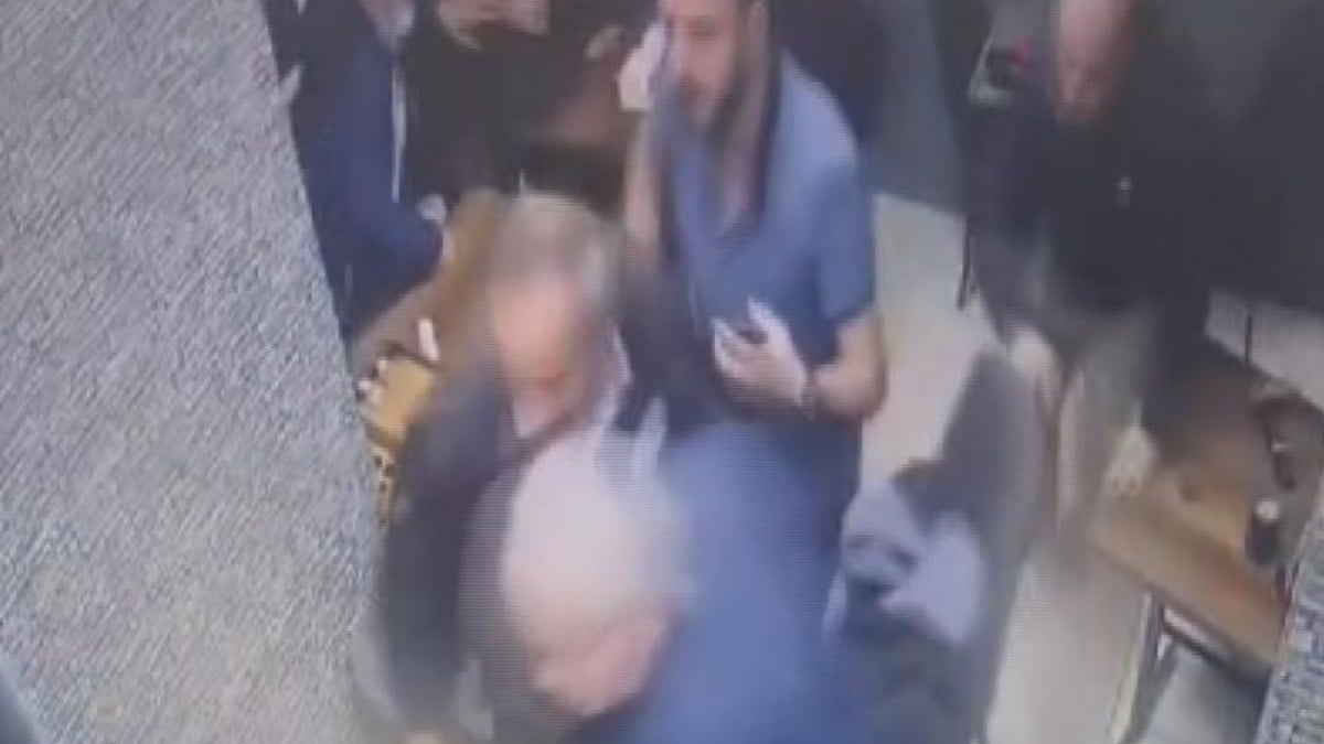 Hatay’da maç izleyen vatandaşlar deprem anında panik yaşadı