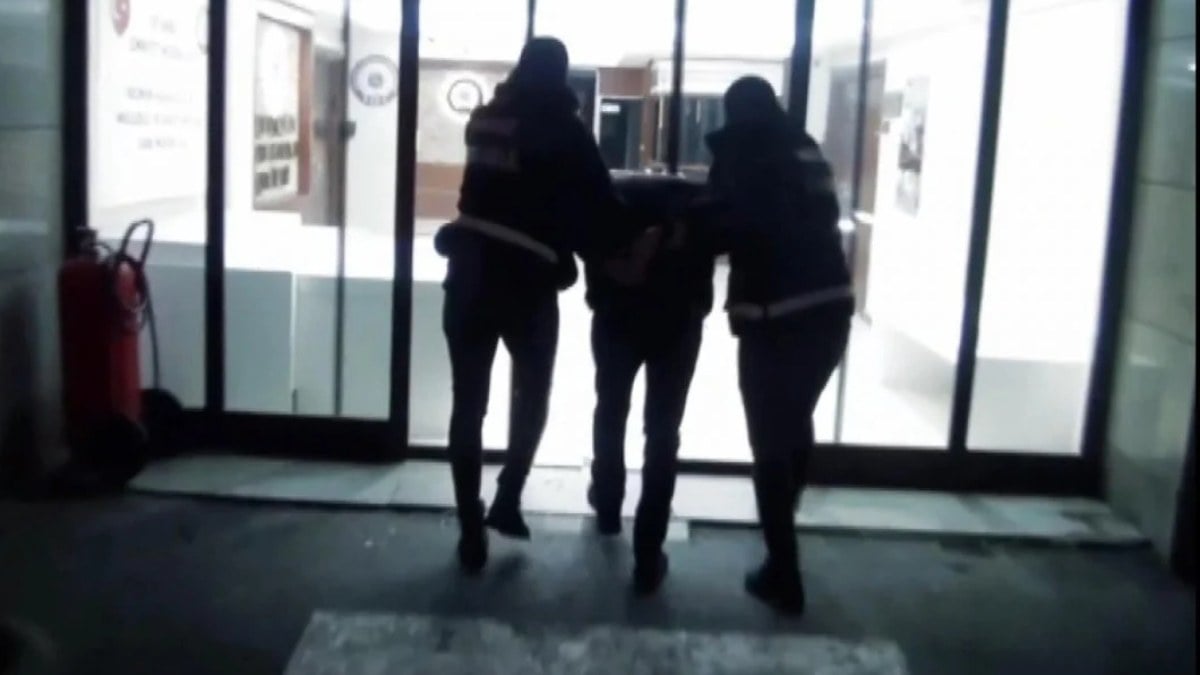 Interpol’ün kırmızı bültenle aradığı suç örgütü üyesi İstanbul’da yakalandı