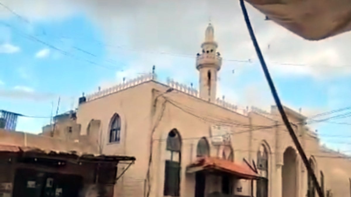 İsrail askerleri, cami megafonundan Hanuka Bayramı’nı kutladı