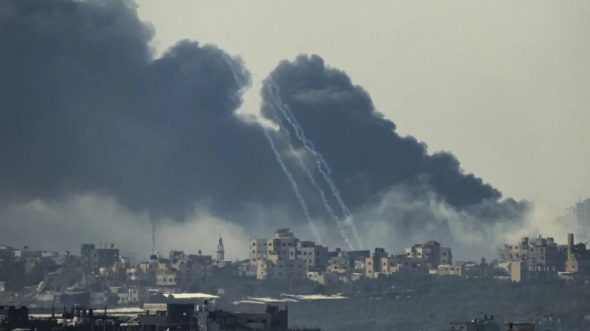 İsrail Gazze’de bugün 200’den fazla yeri vurduğunu duyurdu