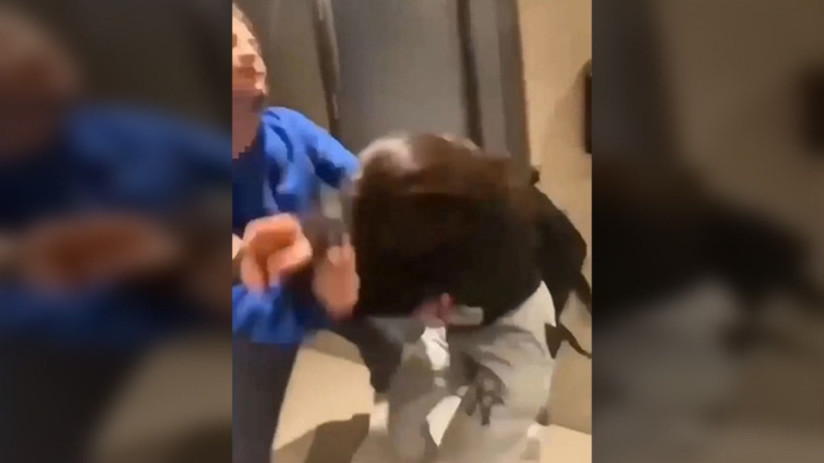 İstanbul Beylikdüzü’nde genç kızı tuvalette darbedip kaydettiler