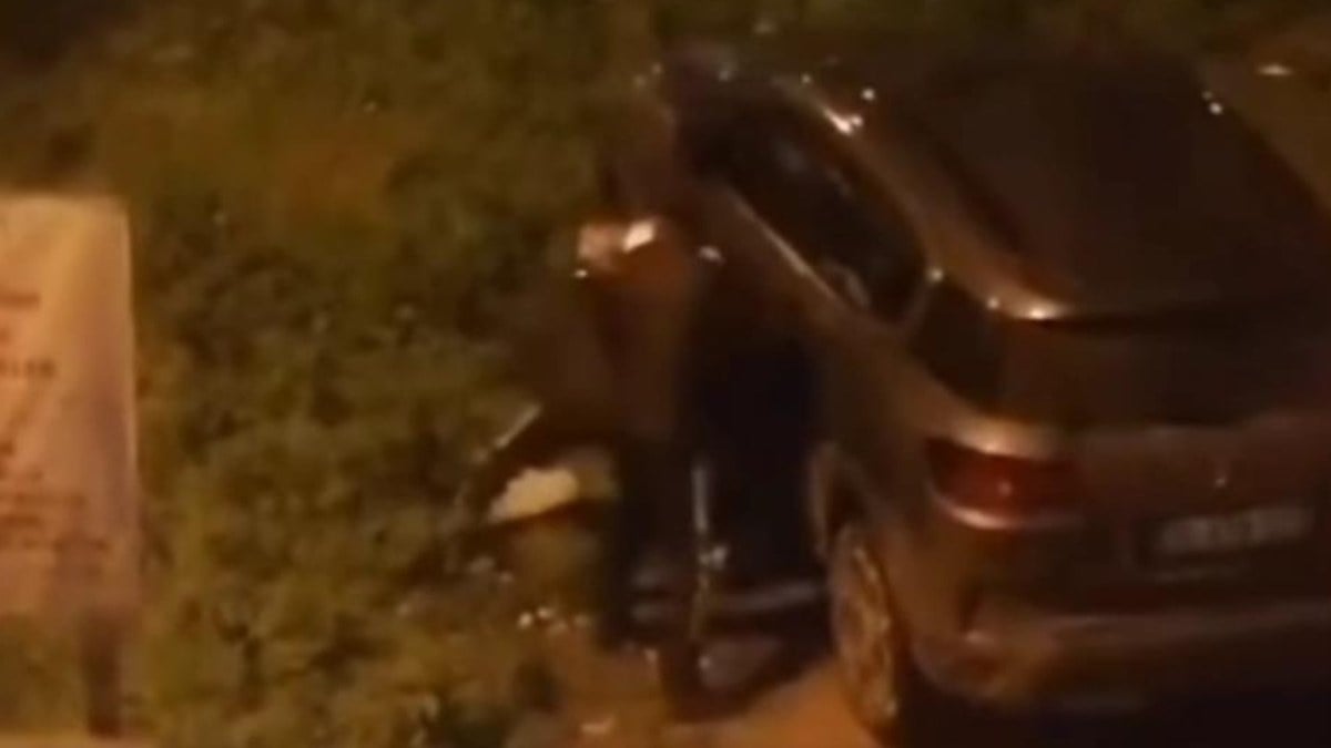 İstanbul Kartal’da bir genci darbedip bıçakladılar