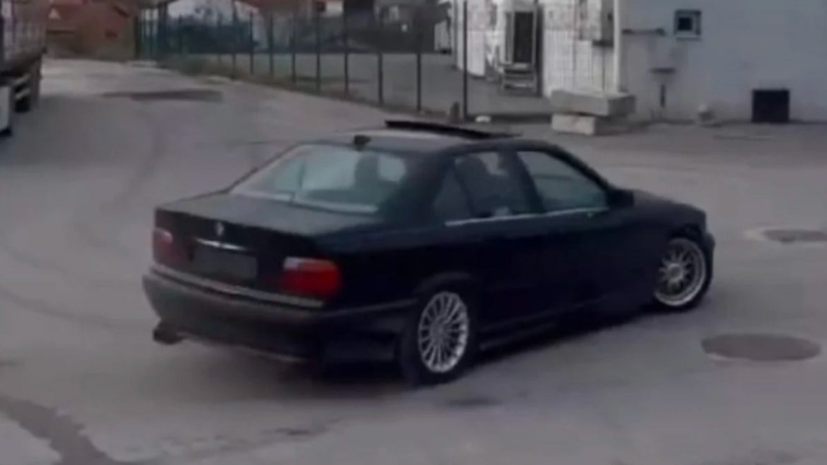 İstanbul Sultanbeyli’de trafikte drift yapan sürücüye 27 bin 668 lira ceza