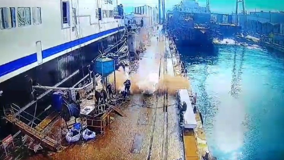 İstanbul Tuzla’da tersanedeki gaz kapağının patladığı anlar kameraya yansıdı
