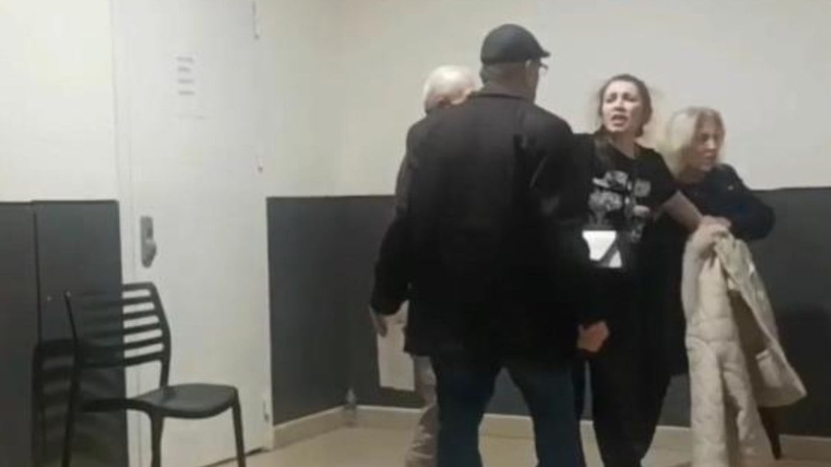 İstanbul’da alkollü kadın hastaneyi birbirine kattı