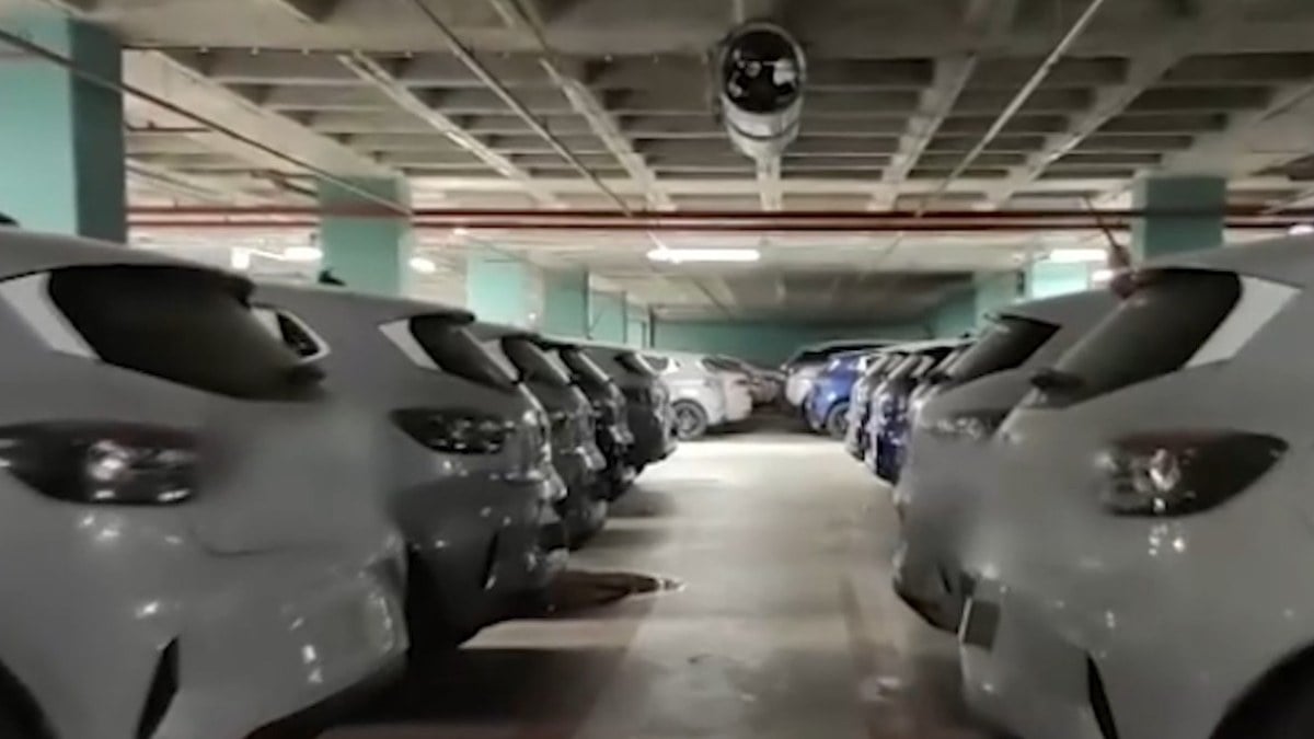 İstanbul’da AVM otoparkında sıfır araç stoğu