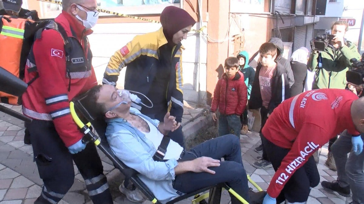 İstanbul’da can pazarı! Yangında mahsur kalan 17 kişi kurtarıldı