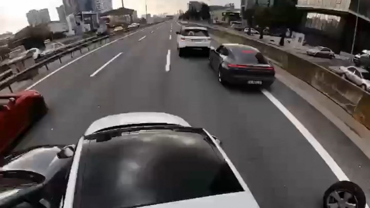 İstanbul’da düğün konvoyunda şov yaparken yaşanan kaza kamerada