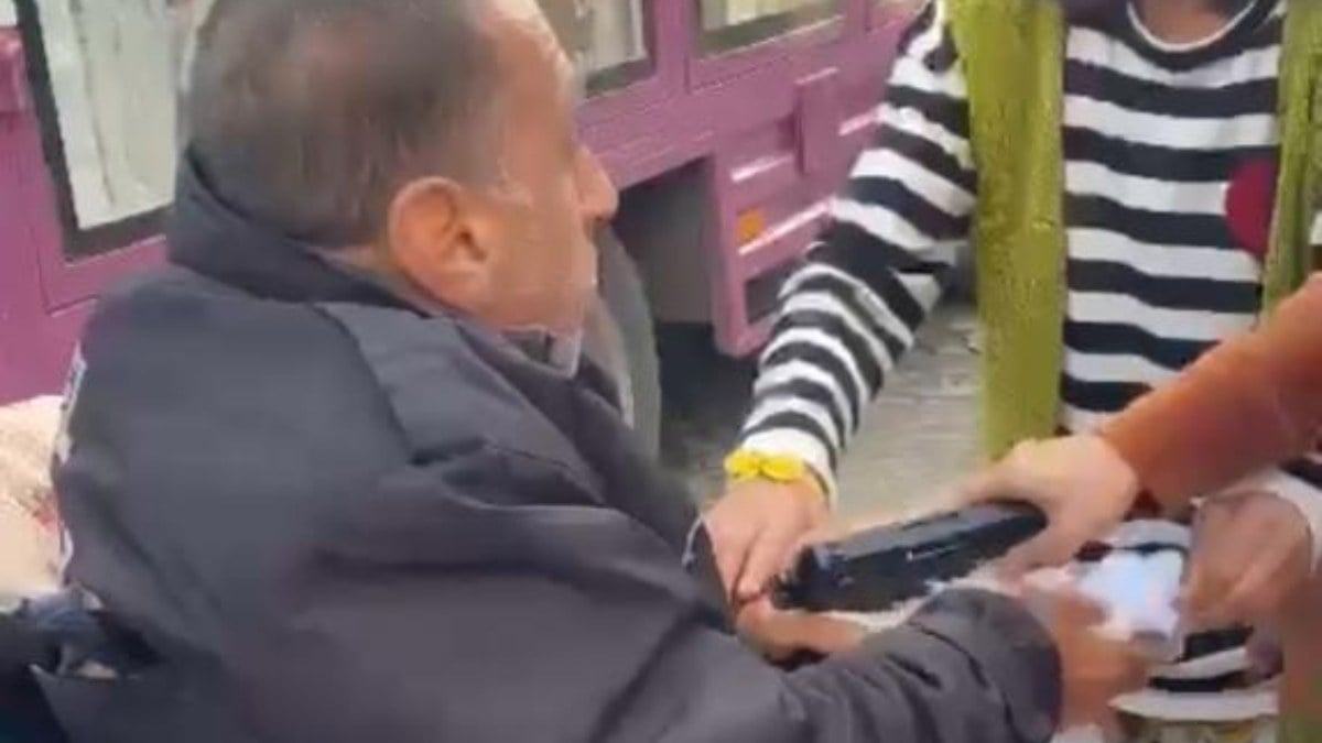 İstanbul’da engelli adamın eski eşini silahla vurduğu anların görüntüsü ortaya çıktı