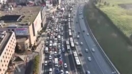 İstanbul’da metrobüs yolundaki çalışma trafiği kilitledi