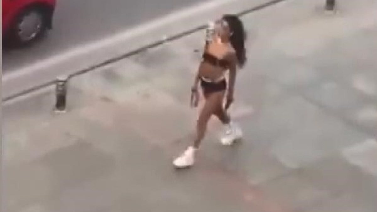 İstanbul’da yarı çıplak protestolarıyla dikkat çeken kadına yeni ceza