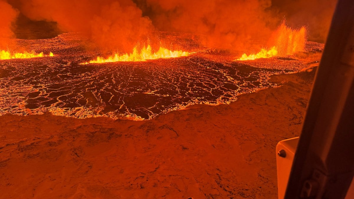 İzlanda’da yanardağ patlaması sonrası kül bulutu uyarısı yapıldı