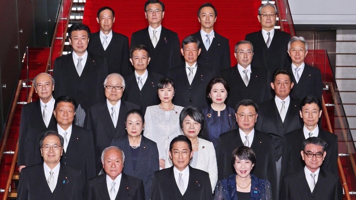 Japonya’da üç bakan ve kabine sözcüsü istifa etti