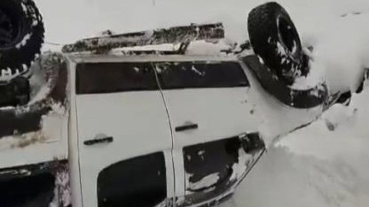 Karabük’te karın tadını çıkarmak isteyen sürücünün aracı takla attı