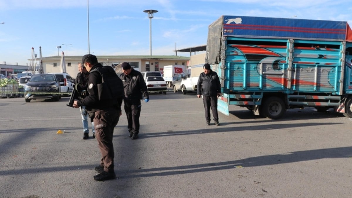 Kayseri’de meyve-sebze halinde kan aktı! Husumetli pazarcılar…