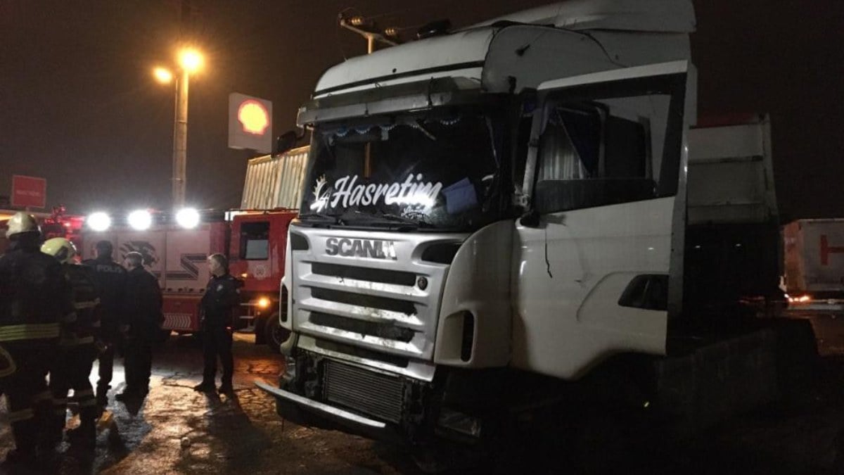 Kocaeli’de köfte yiyen müşterilerin arasına tır daldı: 1’i ağır 5 yaralı