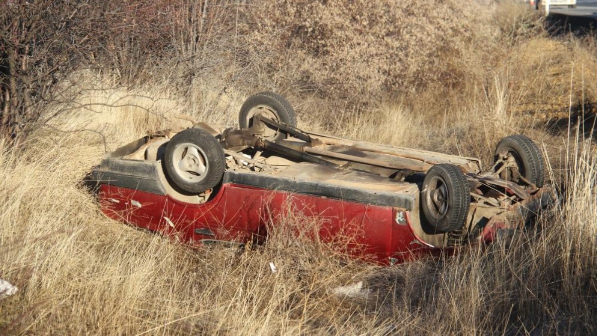 Konya’da aniden yola çıkan köpeğe çarptı: 4 yaralı
