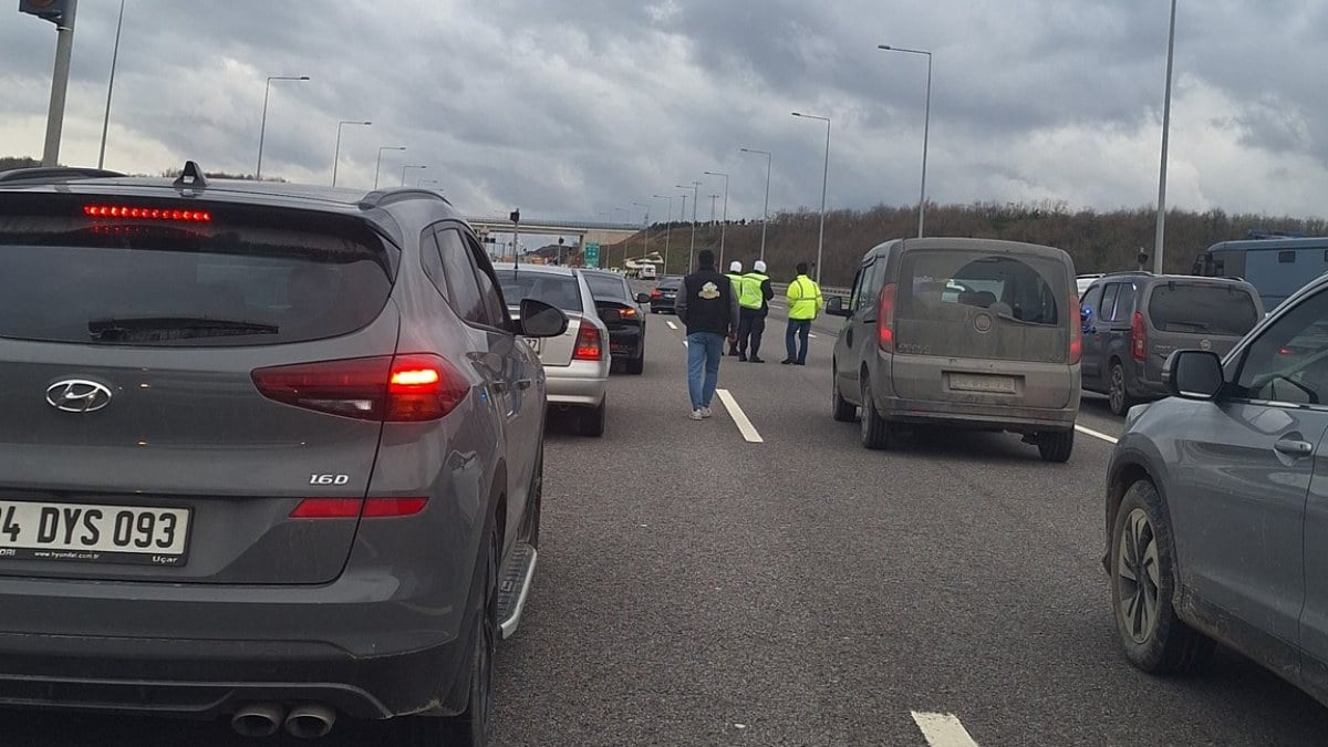 Kuzey Marmara Otoyolu’nda bir kişi, tır şoförünü rehin aldı