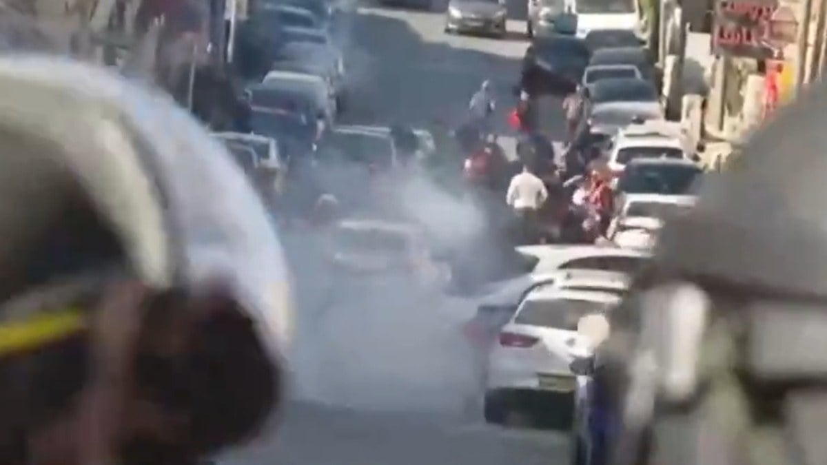 Mescid-i Aksa’da 11’inci cuma! İsrail polisinden namaz kılmak isteyen Filistinlilere sert müdahale