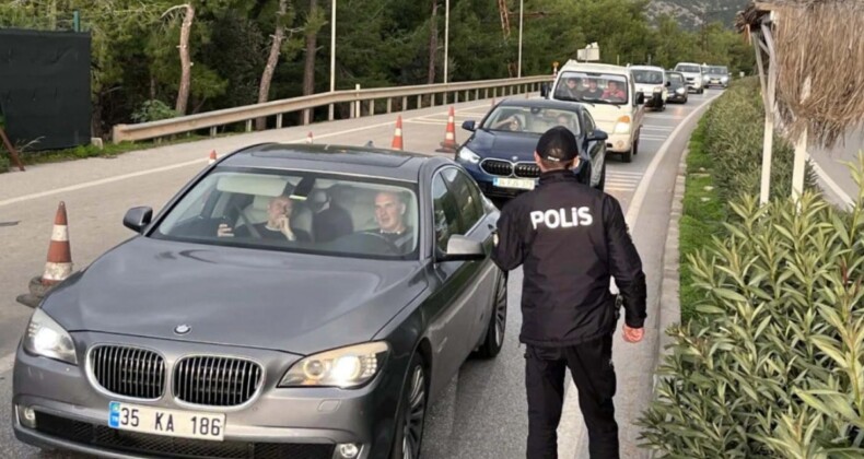 Muğla’da yılbaşı yoğunluğu! Bodrum’a son 24 saatte 10 bin araç giriş yaptı