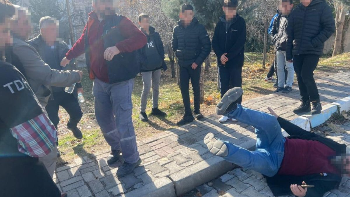 Nevşehir’de öğrencilerin şakalaşması kavgayla son buldu: Veliler birbirine girdi