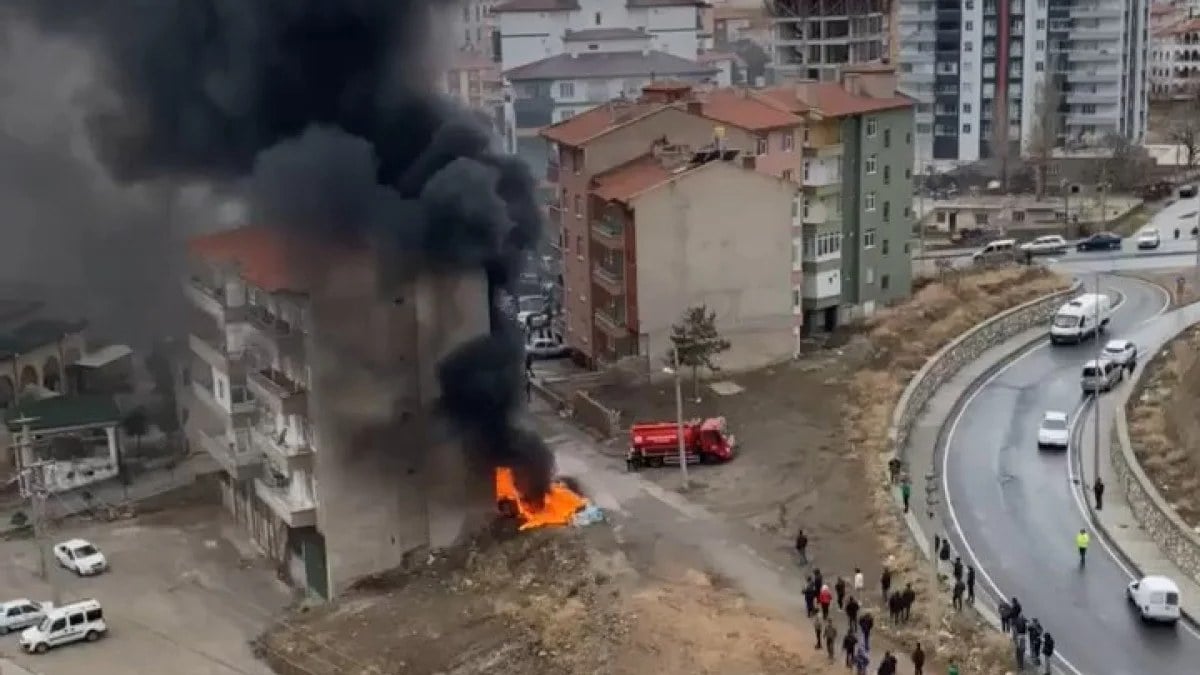 Niğde’de çöpten yangın çıktı: 2 daire ve otomobil küle döndü