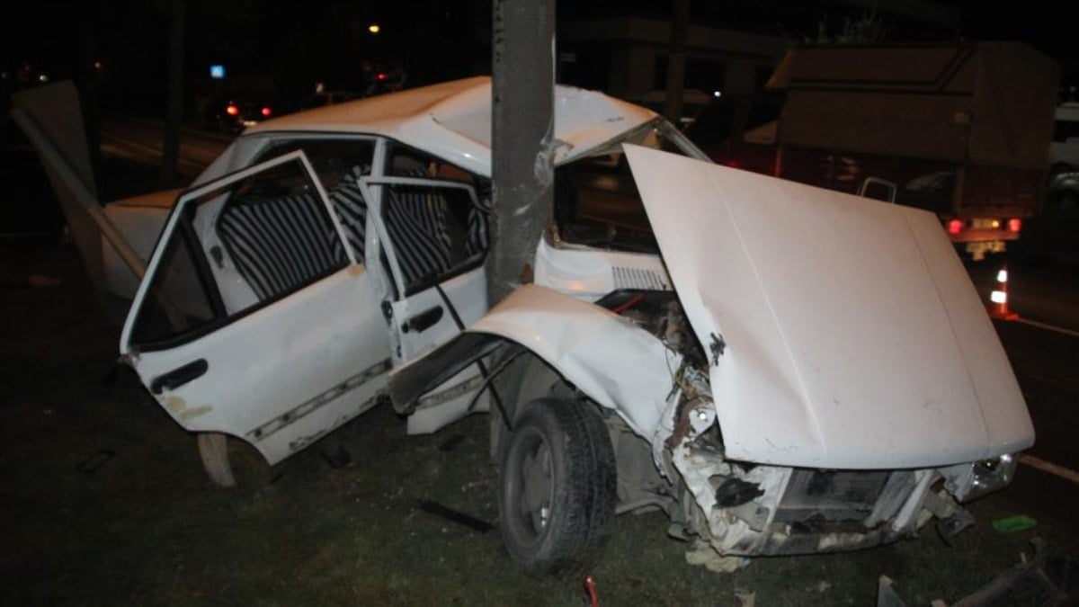 Ordu’da direğe çarpan otomobil hurdaya döndü: 3 yaralı