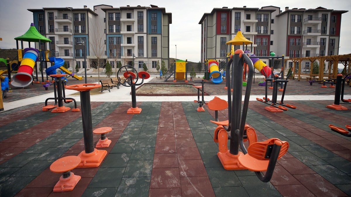 Osmaniye’de 3 bin 875 kalıcı deprem konutunun yapımı sürüyor