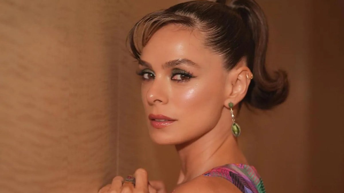 Özge Özpirinççi’nin cesur pozları beğenildi! “Sende ne cevherler varmış”