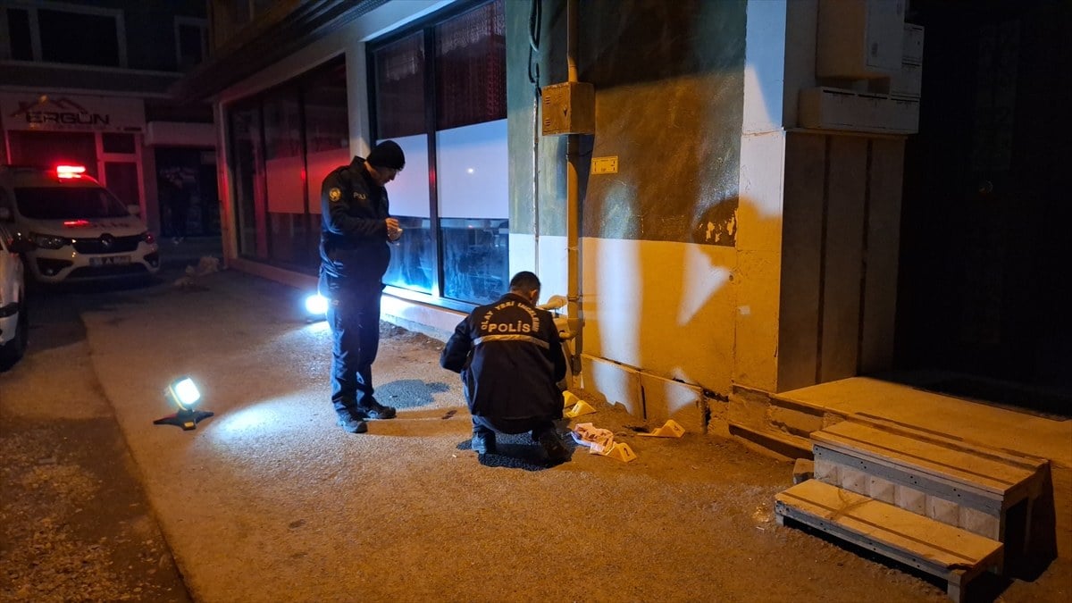 Samsun’da bıçaklı kavga: Akrabasını öldürdü