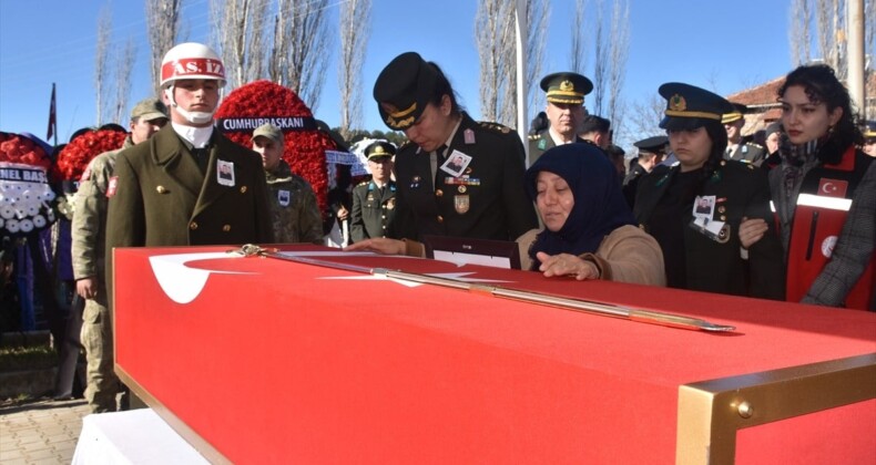 Şehit annesinden oğluna yürek dağlayan veda: Aslan gibi savaşıp bizi korudun