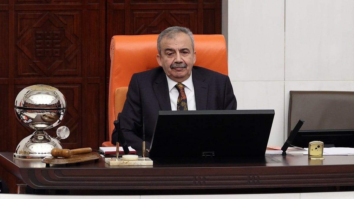 Sırrı Süreyya Önder TBMM’de rahatsızlandı