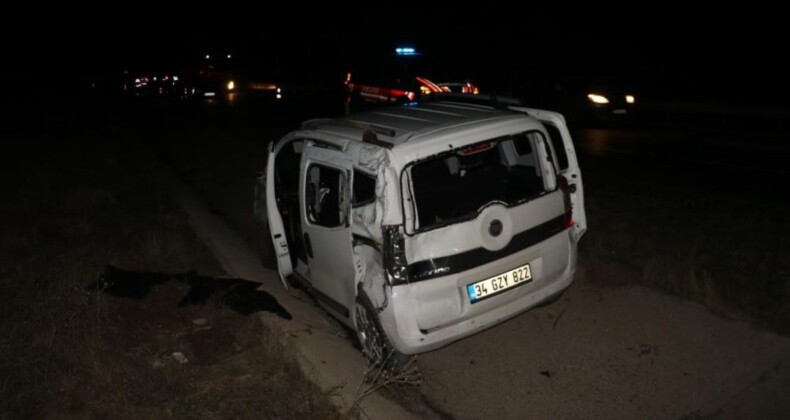 Sivas’ta kazaya yardıma giden 2 kişi başka bir aracın çarpmasıyla can verdi