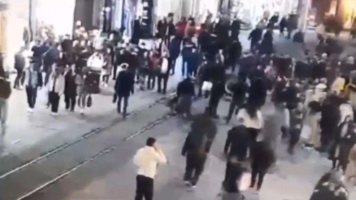 Taksim’de ağızlıksız pitbull gezdiriyorlardı! 66 bin 798 lira ceza kesildi