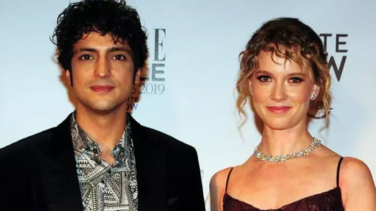 Taner Ölmez eşi ve kızıyla birlikte gülümseten aile pozlarını paylaştı