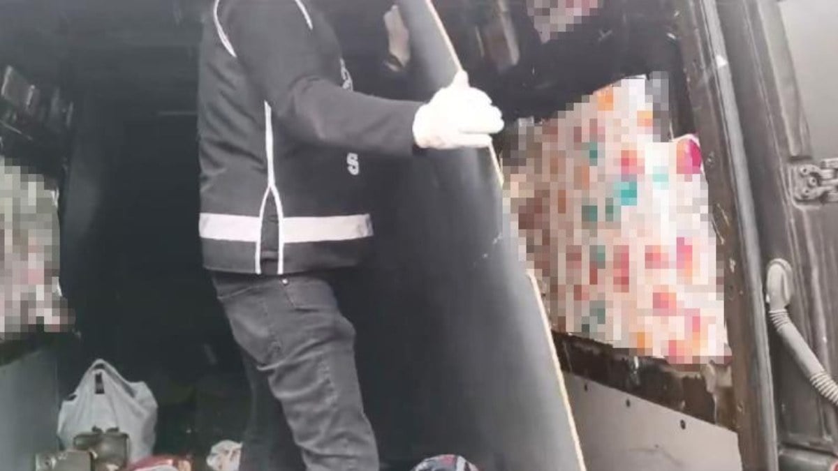 Tekirdağ’da kaçakçılar, aracı sigaralarla kapladı