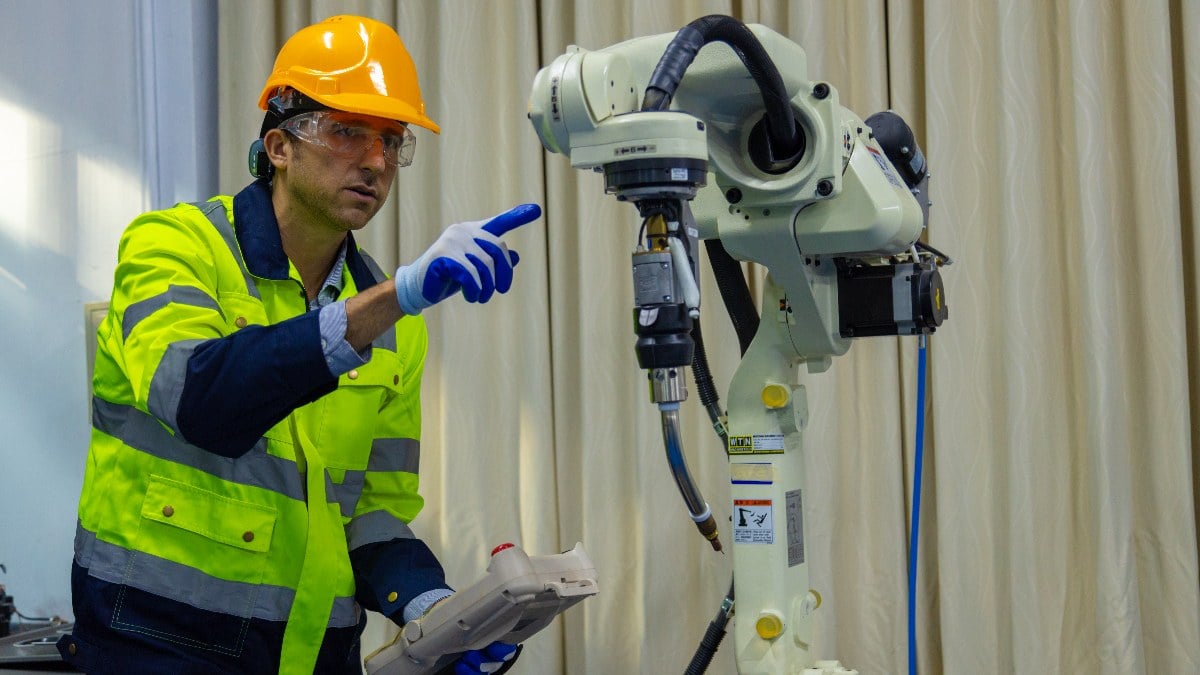 Tesla fabrikasında robotun çalışana saldırdığı ortaya çıktı