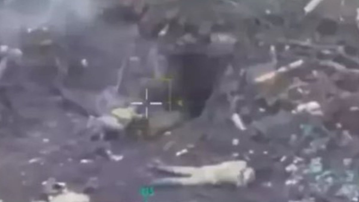 Ukrayna, teslim olan 2 askerin Rus güçlerince infaz edilmesini inceliyor