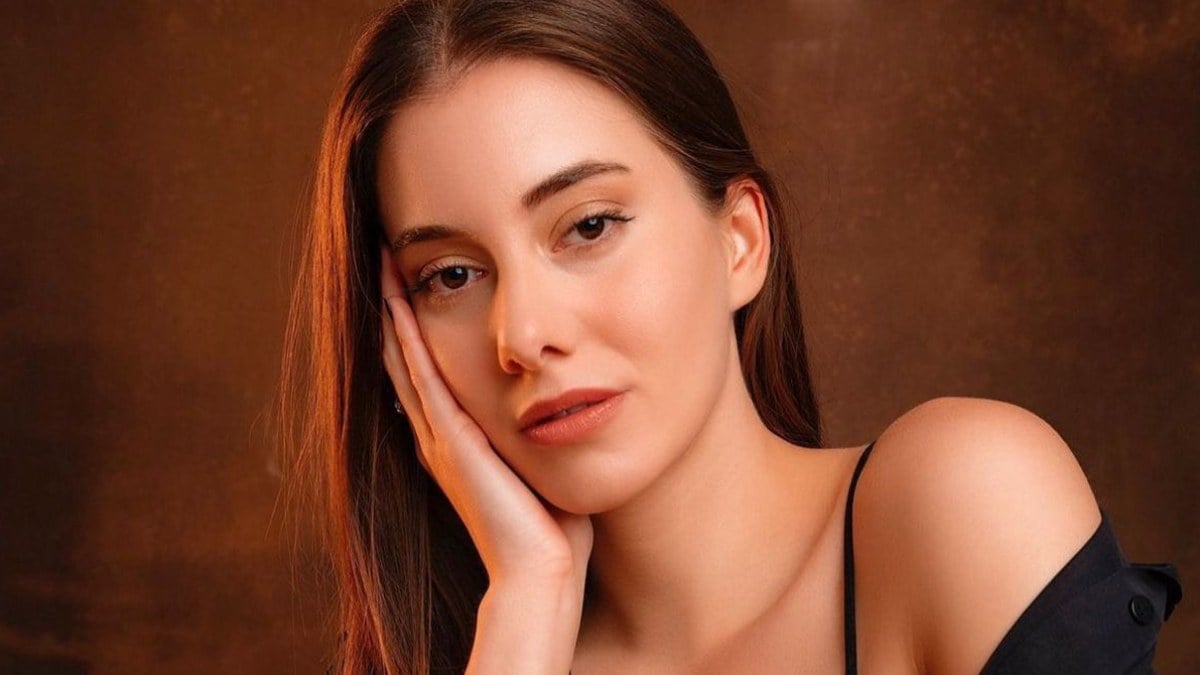 Yalı Çapkını’nın Suna’sı bornozlu paylaştı, yorumlar peş peşe geldi “Eridik bittik”