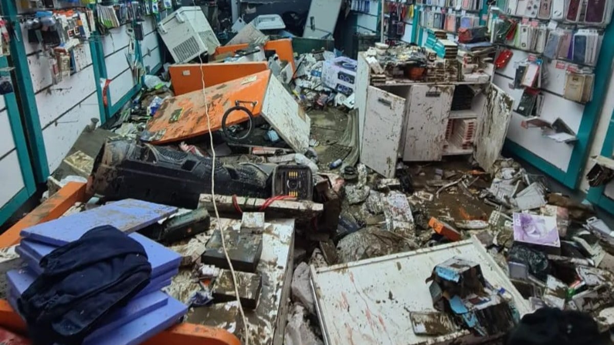 Zonguldak’ı sel vurdu! İş yerine suların dolduğu anlar kamerada