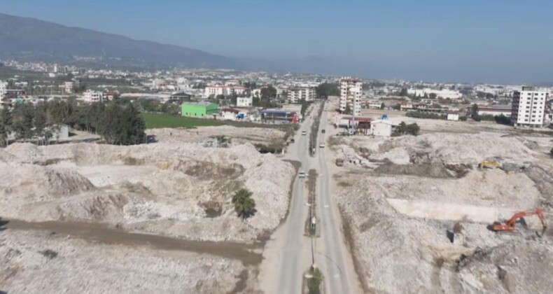 1. yılı yaklaştı! Hatay’da asrın felaketinin izleri… Bir mahalle yok oldu