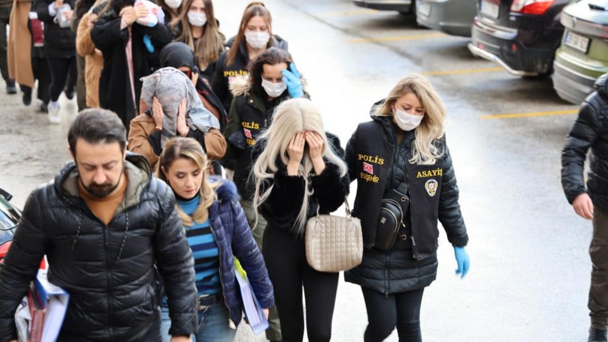 5 ilde ‘Barbie-Es’ fuhuş operasyonu! Şüpheliler adliyeye sevk edildi