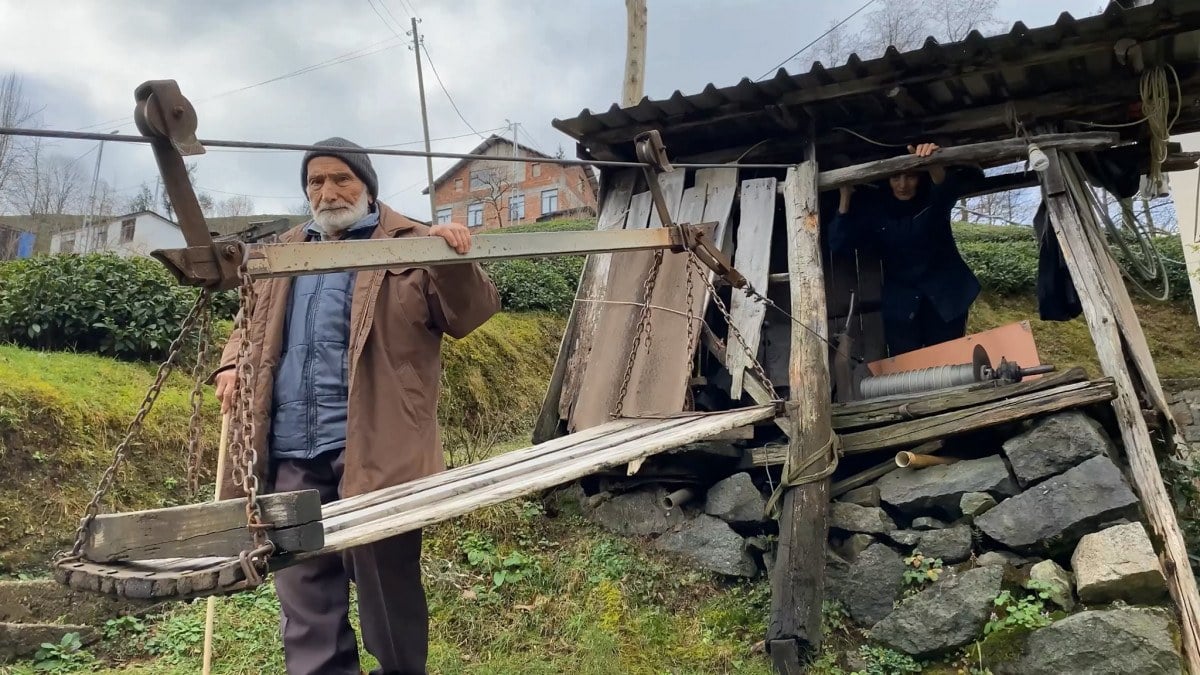 90 yaşındaki Rizelinin, sarp arazideki evine ulaşım çözümü: İlkel teleferik