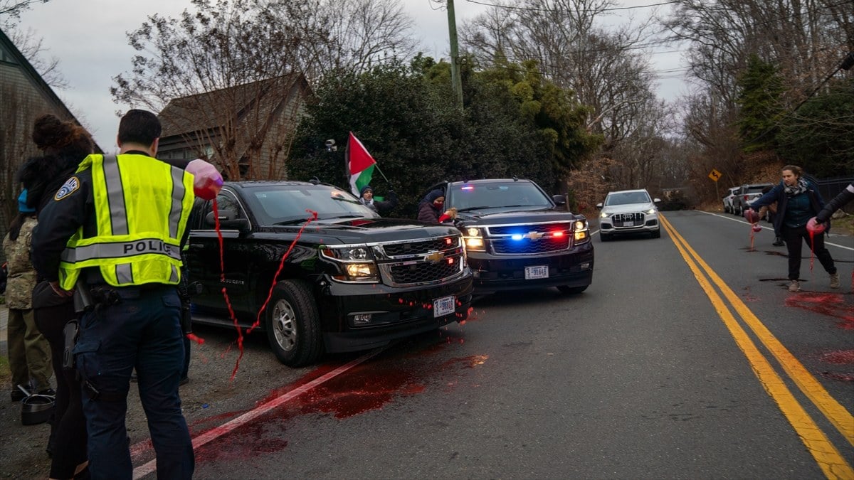 ABD Dışişleri Bakanı Blinken’ın aracına kırmızı boya atıldı