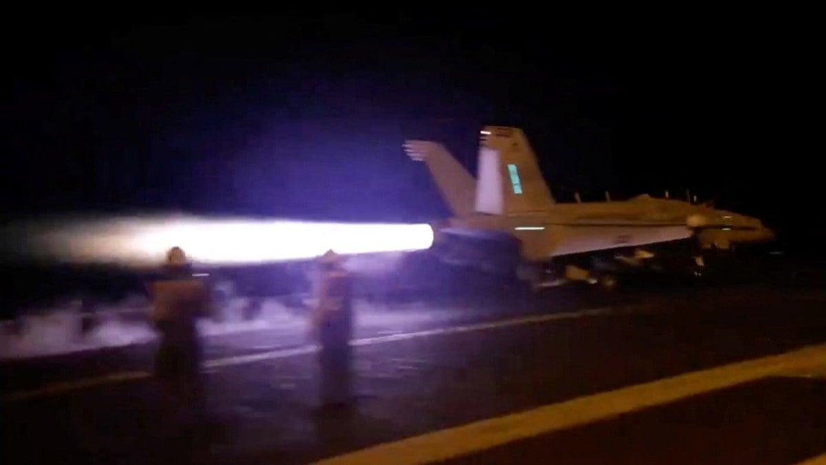 ABD ve İngiltere Yemen’i vurdu: Husiler ‘gemiler hedefimizde’ dedi