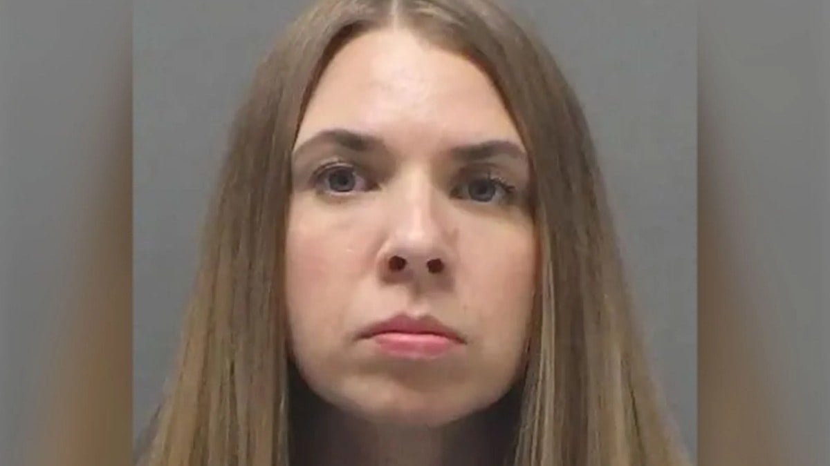 ABD’de 15 yaşındaki öğrencisiyle ilişkiye girdi: Kimseye anlatmaması için para verdi