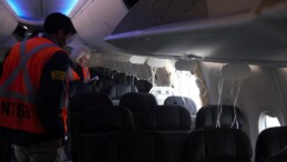 ABD’deki uçakta dehşet: Havada kapısı koptu! Cıvataları gevşek çıktı…