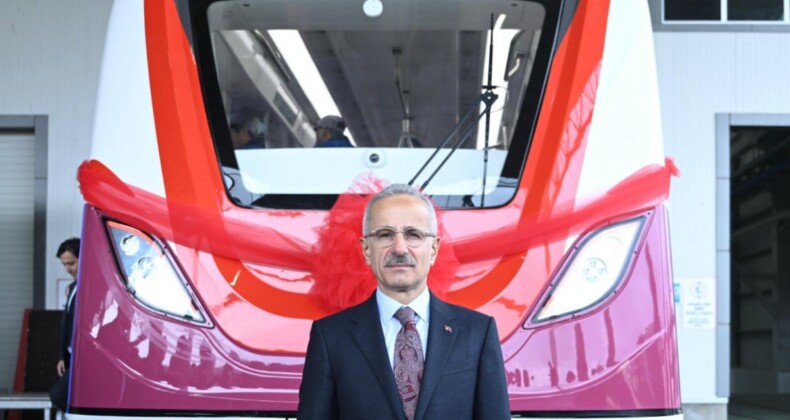 Abdulkadir Uraloğlu: Yerli ve milli elektrikli tren setinde seri üretime geçtik