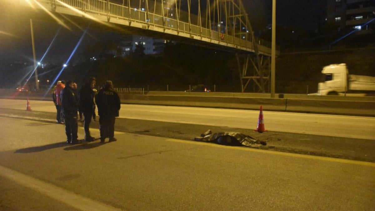 Adana’da otoyolda tırın çarptığı kadın hayatını kaybetti