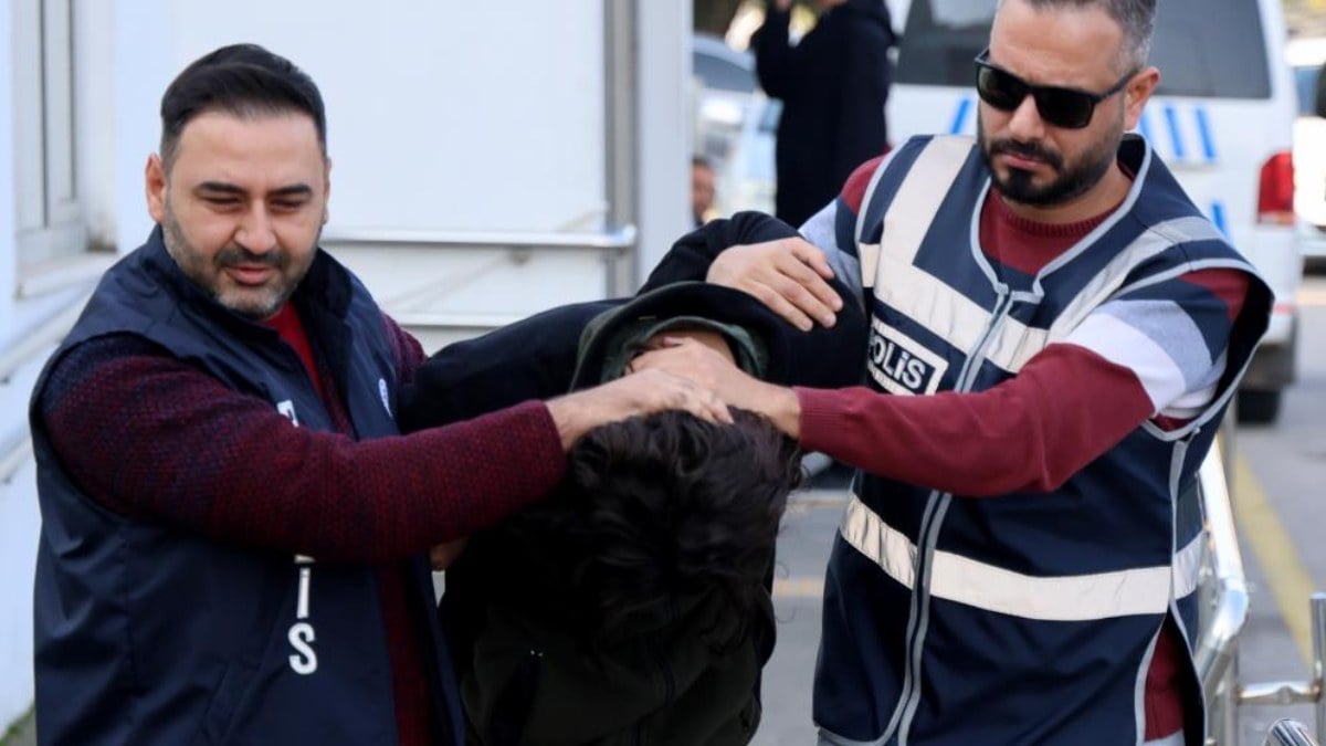 Adana’da takside oyuncak ayıya gizlenmiş uyuşturucu haplar bulundu